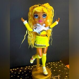Cheerleader Sunny!! From Rainbow High!!